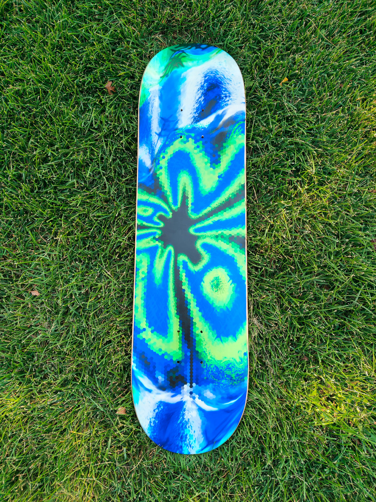 Mania Glow in the dark deck 8.25