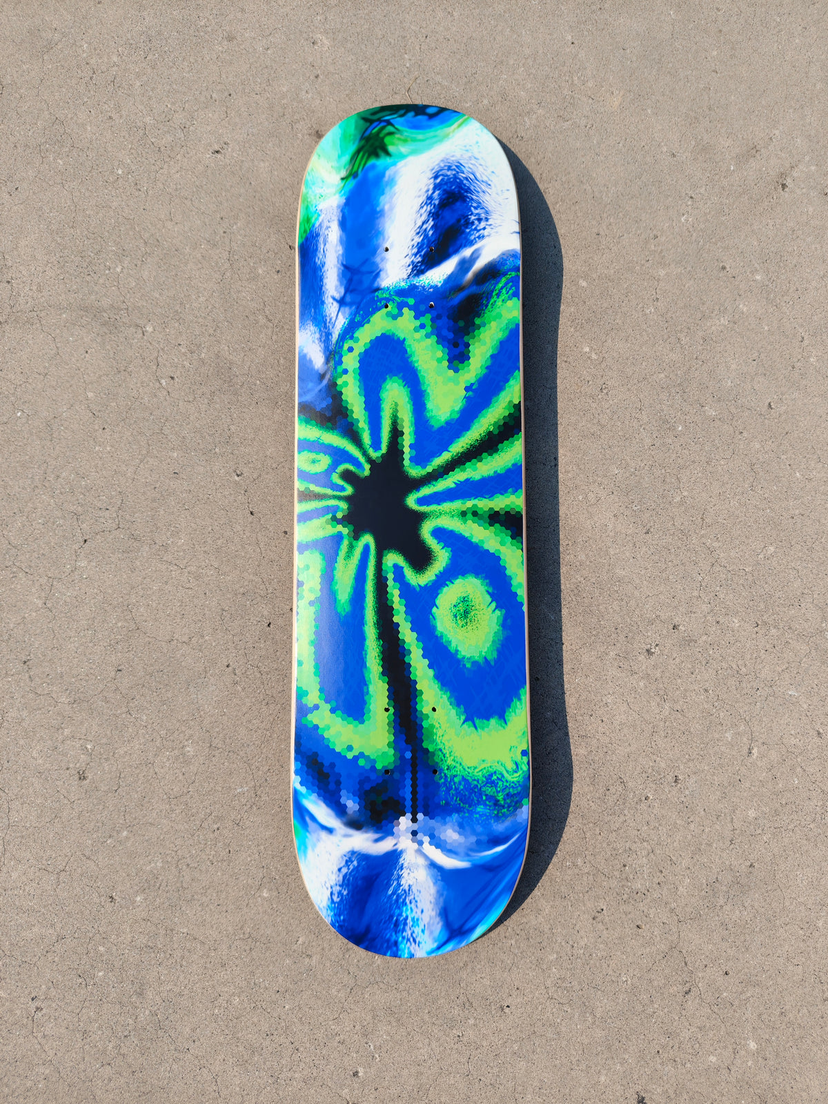 Mania Glow in the dark deck 8.25